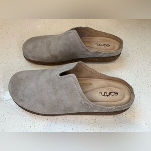 Earth Shoes Taupe Mules with Suede Finish Women’s 12